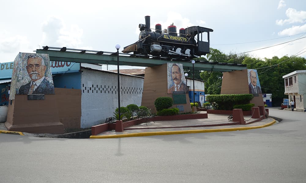 Plaza del Viaducto en Moca, ferrocarril comercial