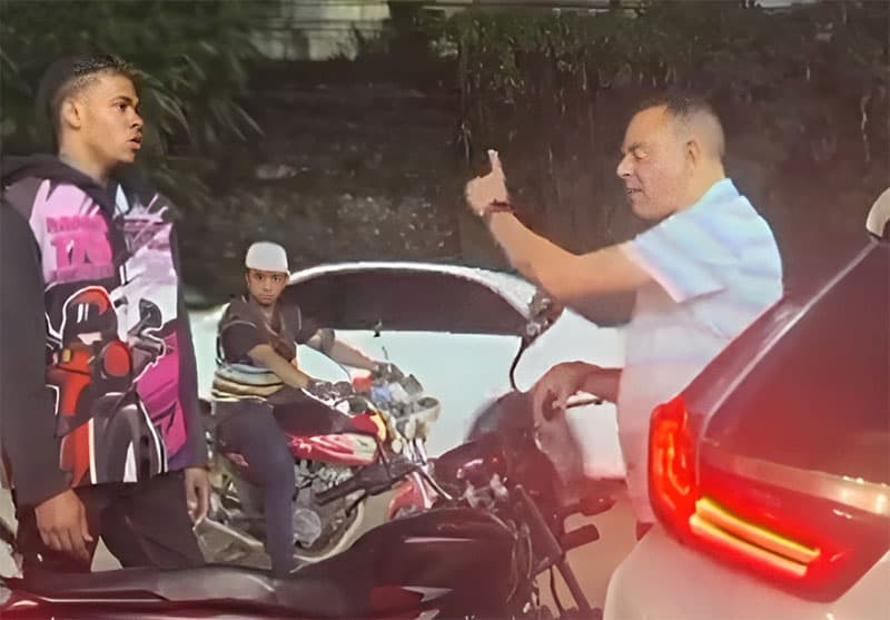 Joven y supuesto general tienen incidente; este le da un consejo