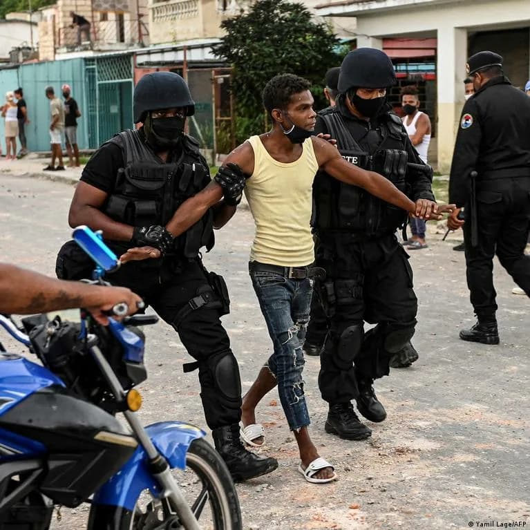Cuba registra 1,372 prisioneros políticos, incluidos 40 menores de edad