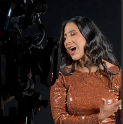 Nathalie Peña-Comas alcanza el número uno de audiencia y tocadas en Pop RD con "Sombras nada más"
