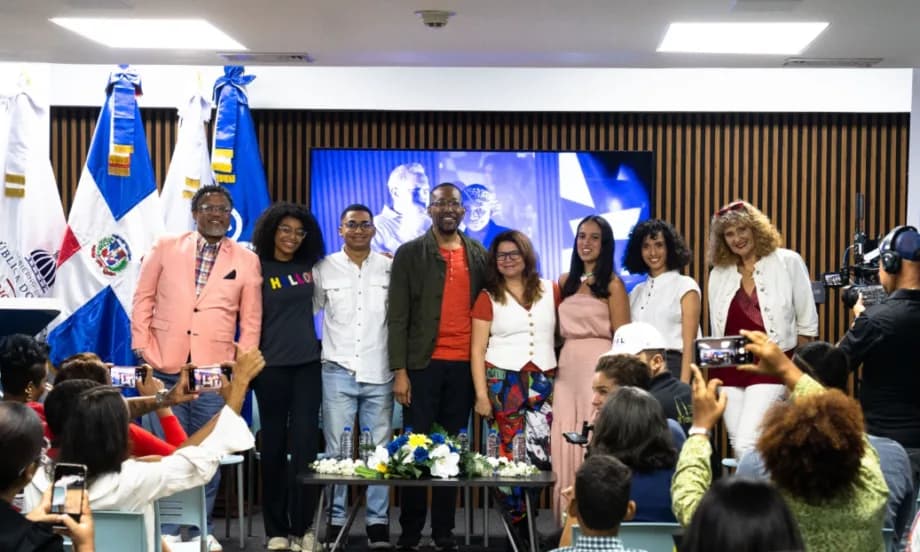 “La Familia Espejo" se estrena este lunes en televisión abierta por RTVD