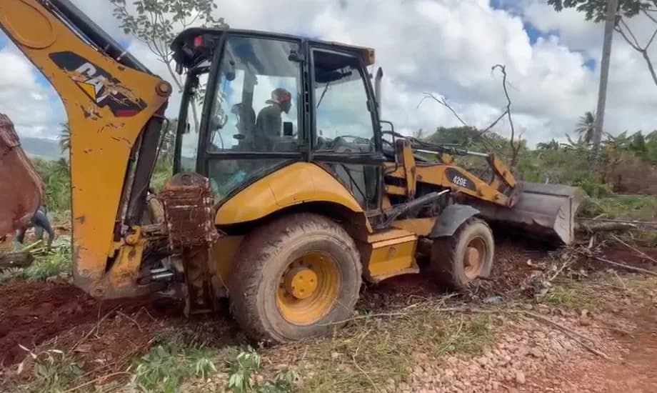 Alcaldía de Las Galeras inicia construcción de contenes