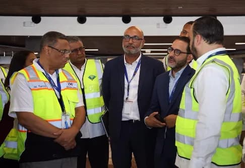Autoridades y aerolíneas acuerdan mejorar servicios 2026