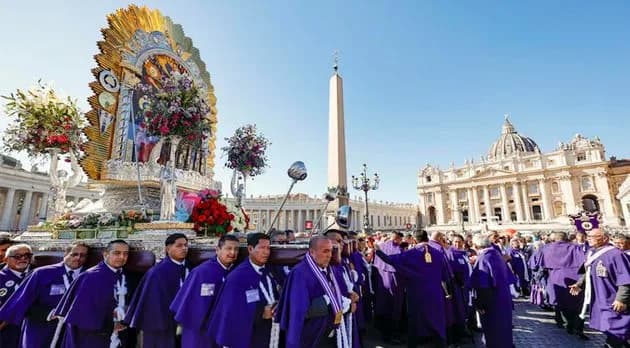 Católicos peruanos confían en la recuperación de León XIV