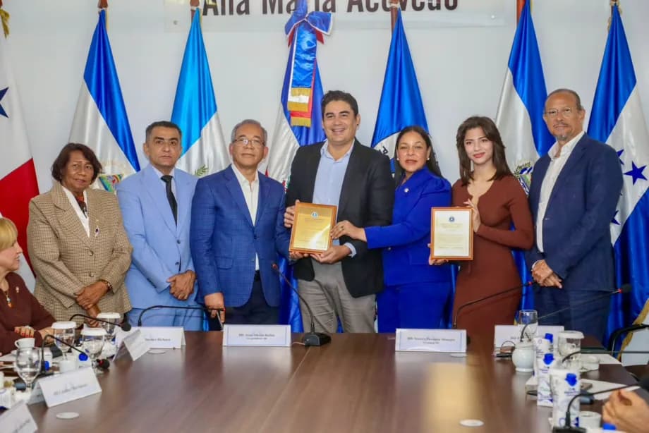 PARLACEN reconoce el talento literario dominicano 2026
