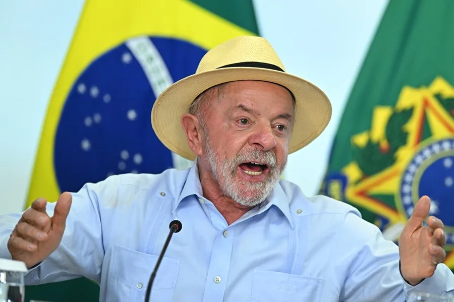 Lula denuncia interferencia electoral tras cierre de canal