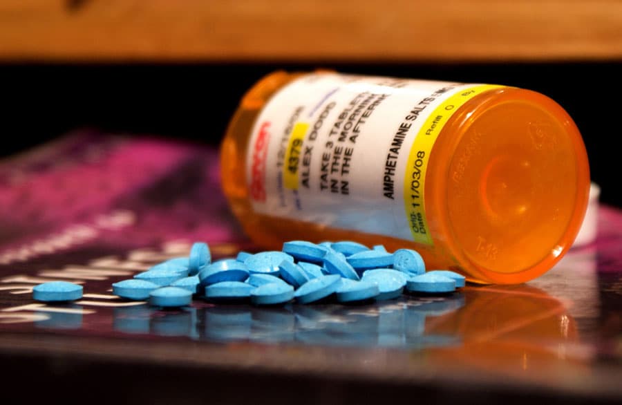 Médicos advierten sobre daños por uso indiscriminado de pastillas estimulantes sexuales en hombres de 17 a 25 años