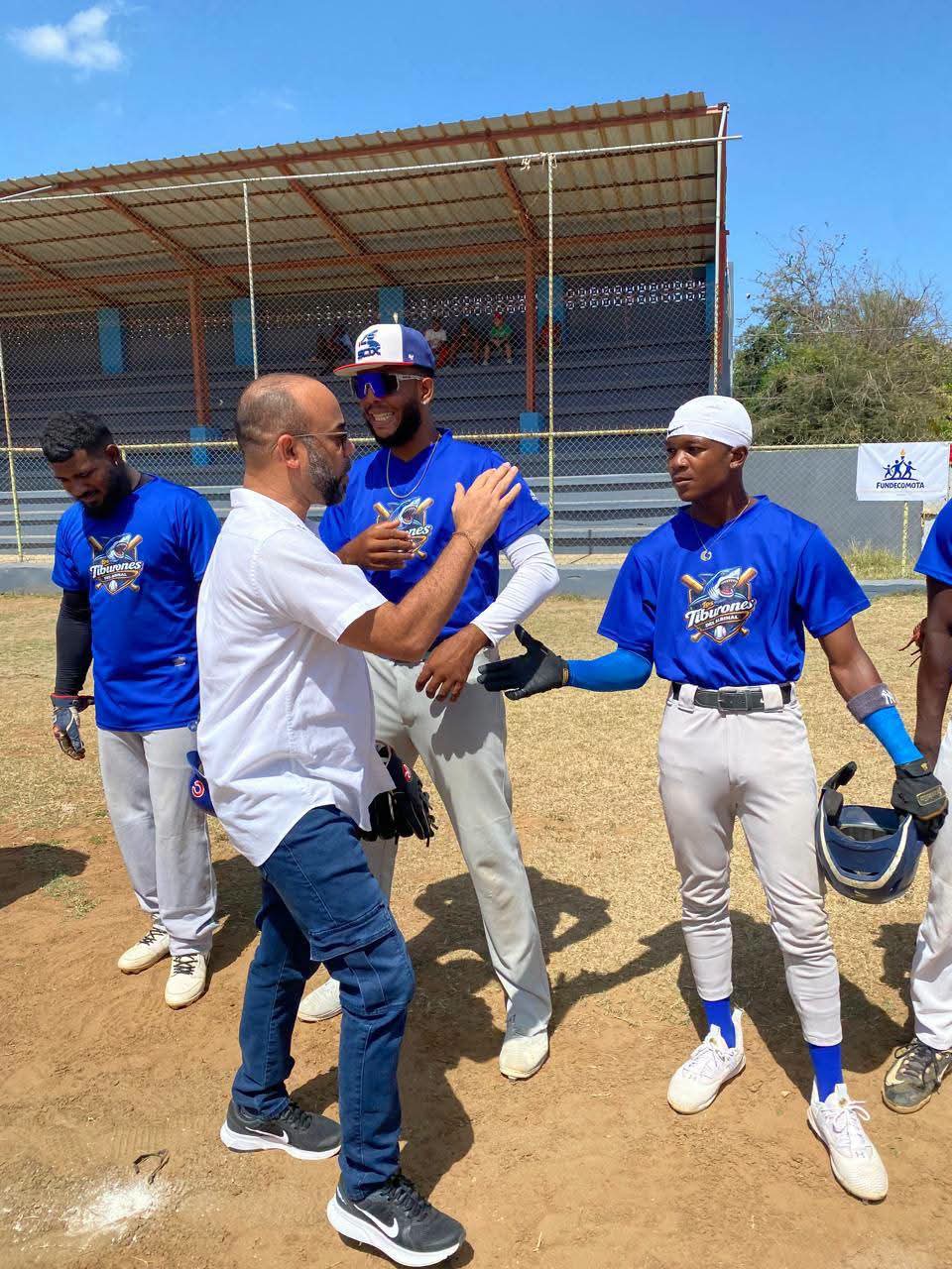 Erodis Díaz invita a fanáticos a apoyar inicio de la serie semifinal del béisbol amateur con refuerzos en Montecristi