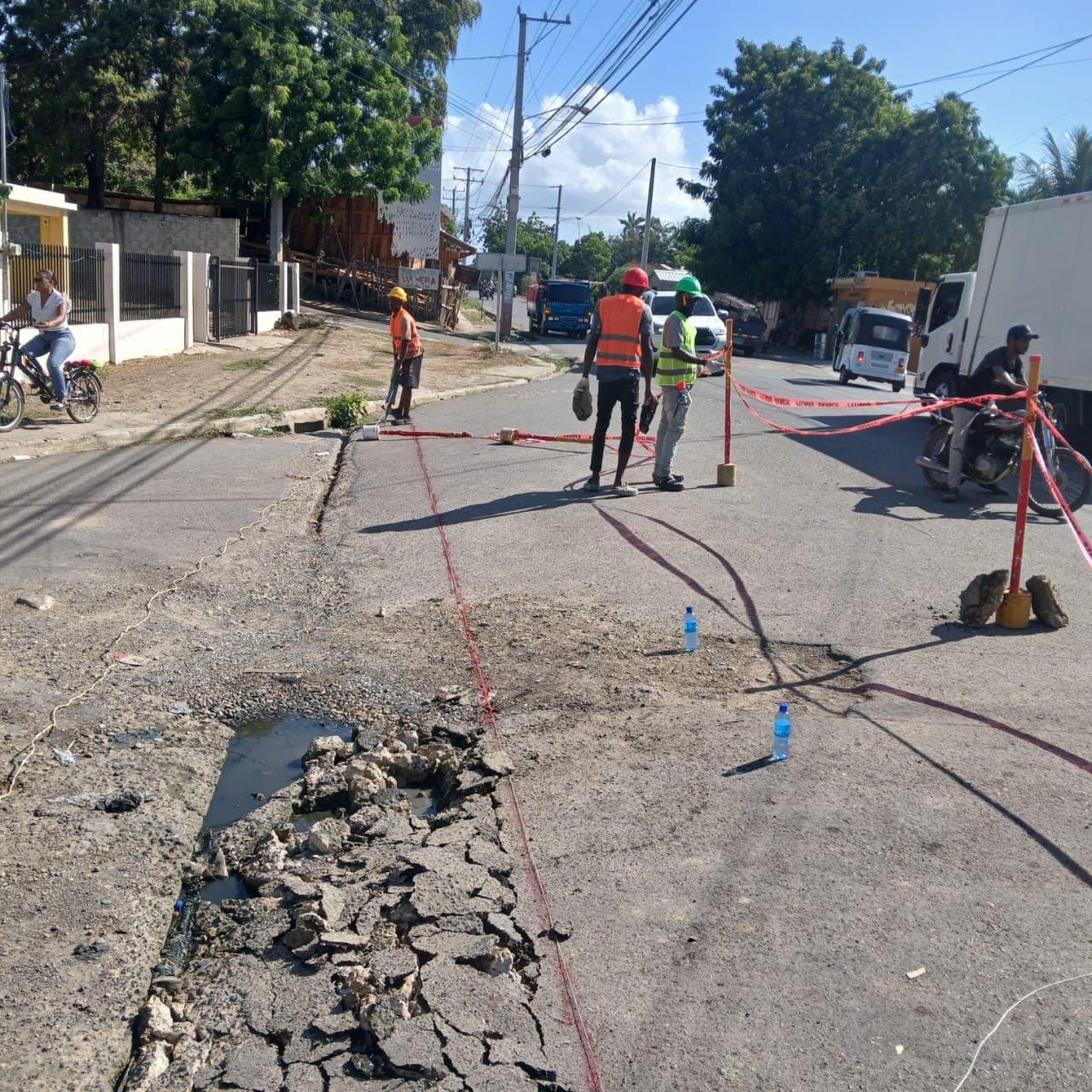 Alcalde Jesús Jerez continúa construcción de badenes en barrio Bella Vista