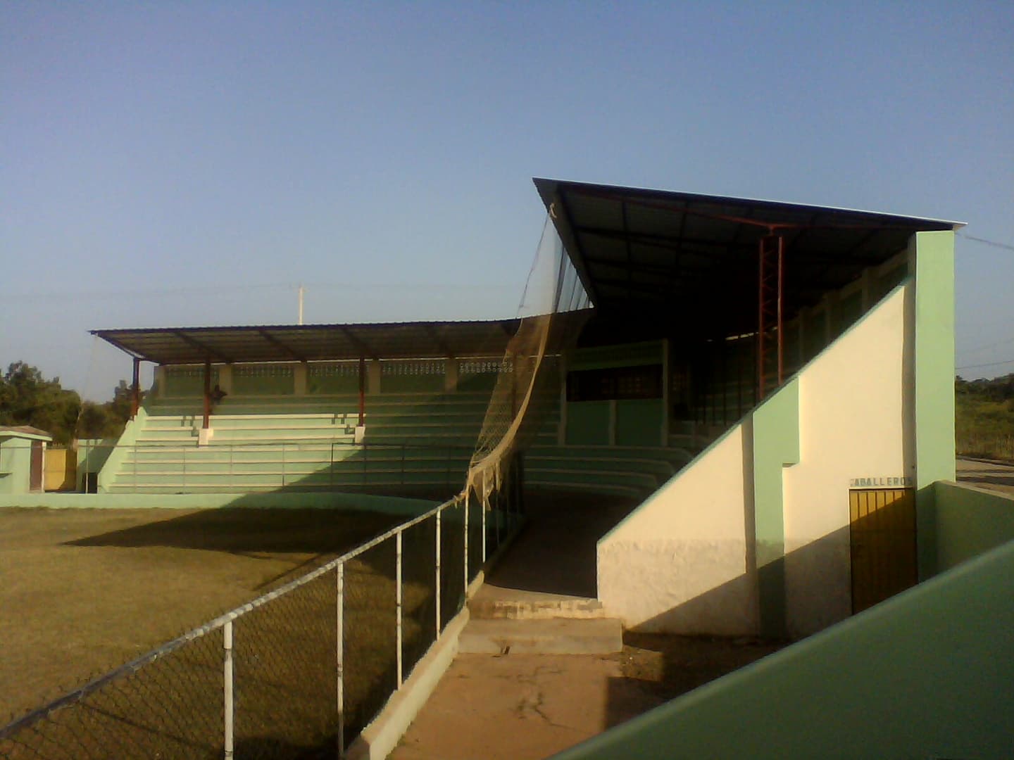 MONTECRISTI: Liga de Béisbol de Montecristi informa habrá estricta revisión policial en los estadios para la semifinal mañana domingo, no se permitirán entradas con armas blanca y de fuego