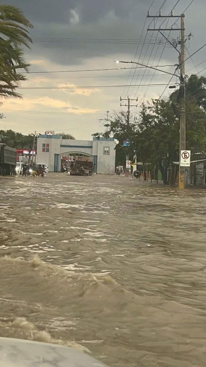 ¡VER VIDEOS! MONTECRISTI: Torrenciales aguaceros provocan inundaciones en Villa Vásquez Castañuelas y comunidades de la zona costera