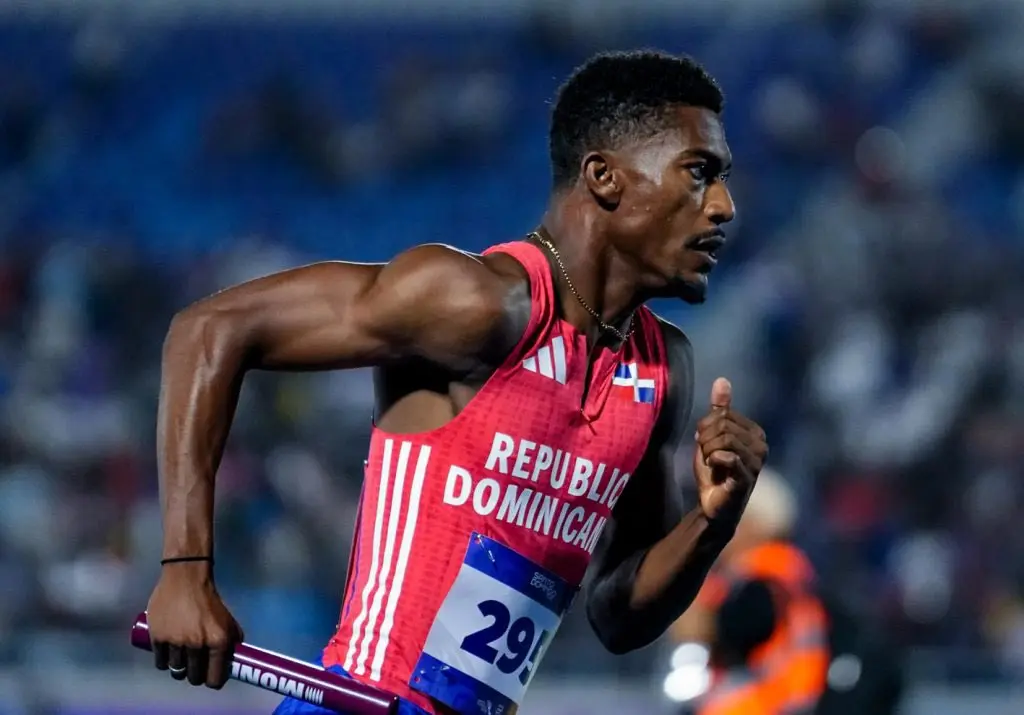 Christopher Melenciano hace historia con oro y récord mundial en atletismo para sordos