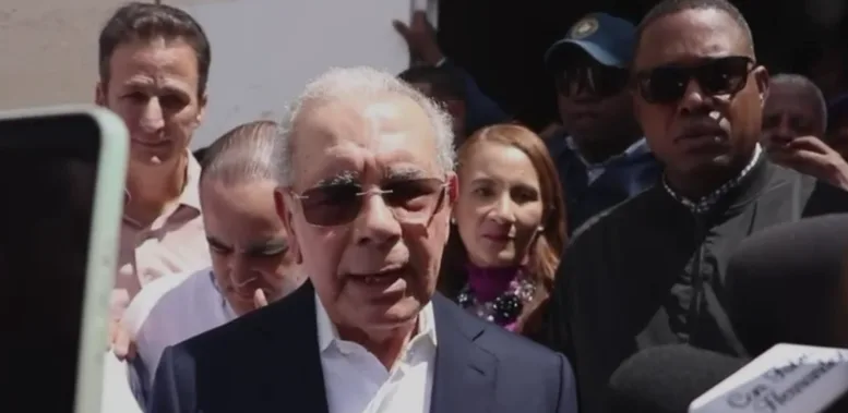 Danilo Medina tilda de “populista y demagógico” decreto