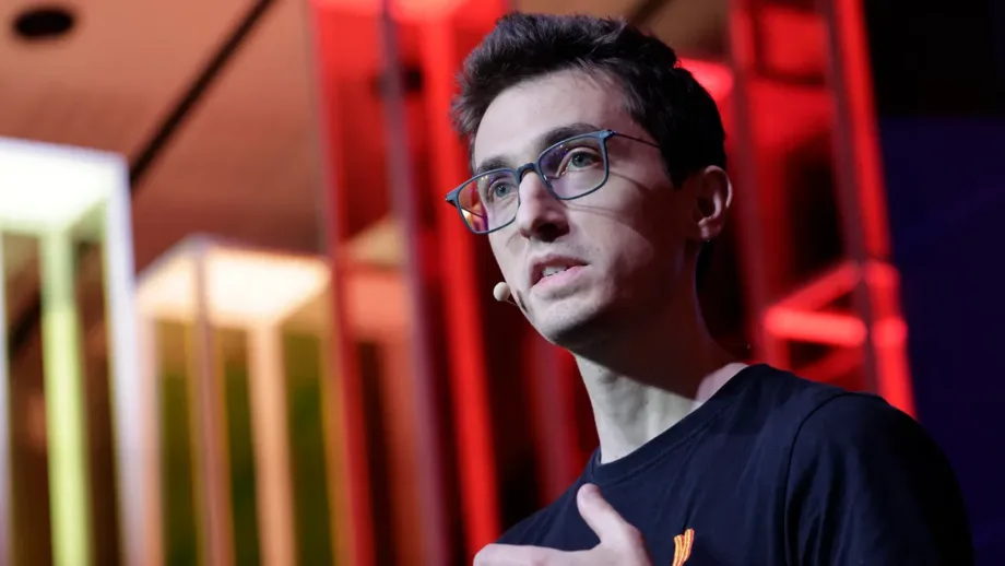 Mistral responde a OpenAI y a China con Le Chonk, un modelo de IA de peso abierto