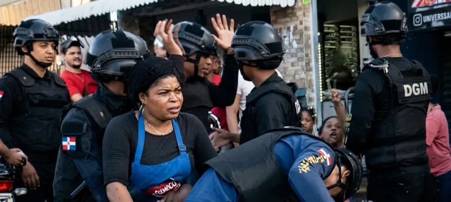 Migración realiza operativos en las calles de Moca para detener a extranjeros en situación irregular