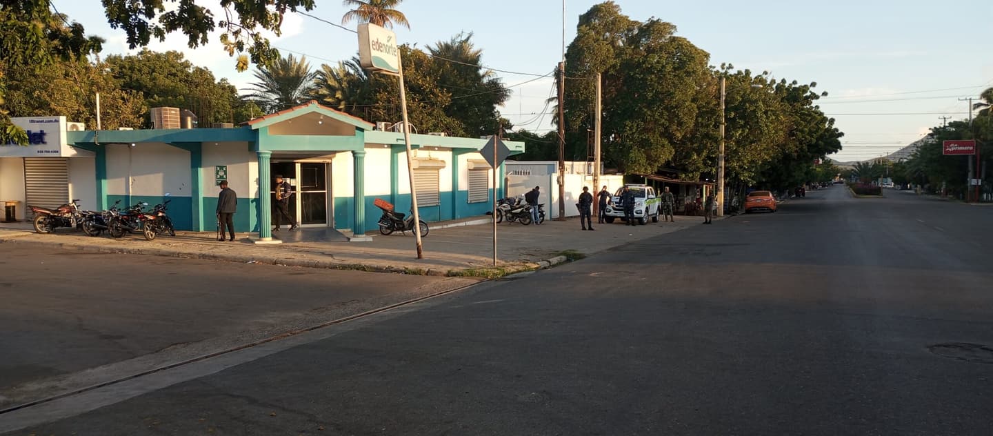 En Montecristi militarizan oficina de Edenorte para prevenir desórdenes por apagones eléctricos registrados en las últimas horas en esta parte del país