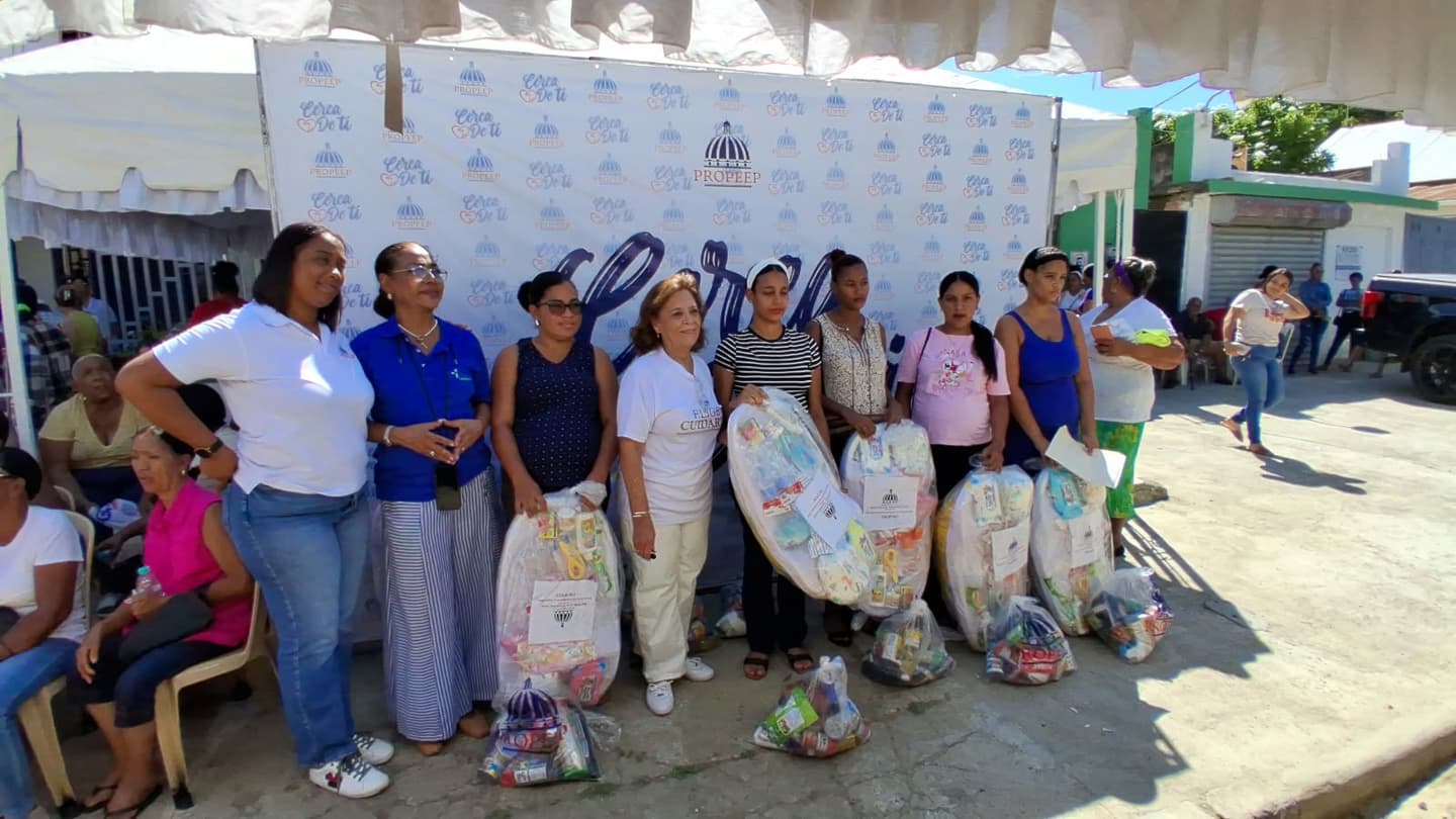 En Montecristi culminó con éxitos operativo médico gratis realizado por la Farmacia Pueblo y el Instituto Dermatológico y Cirugía de Piel doctor Humberto Bogaert Díaz