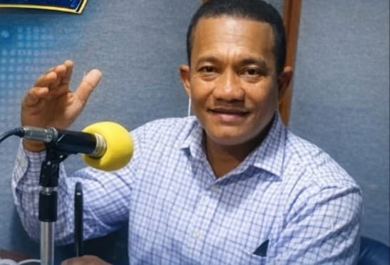 Periodista Santos Vásquez propone impartir charlas sobre Ley 63-17 en centros educativos de Montecristi para evitar más accidentes de tránsito