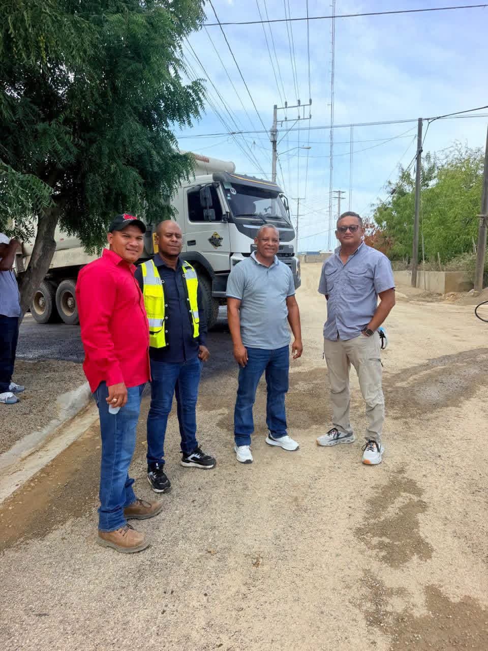 Alcalde Jesús Jerez aplaude inicio del asfaltado en Buenos Aires y agradece al presidente Luis Abinader