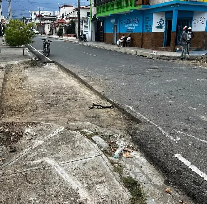 Alcalde Jesús Jerez no se detiene y con fondos propios construye contenes y badenes en barrios y sectores de Montecristi